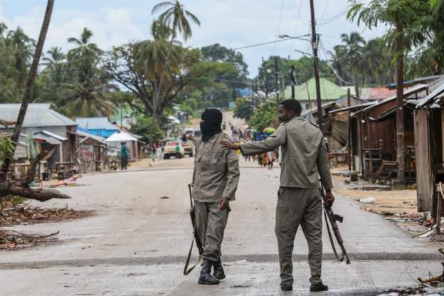 Mozambique Desak Warga Lawan “Jihadis” Dengan Pisau Parang