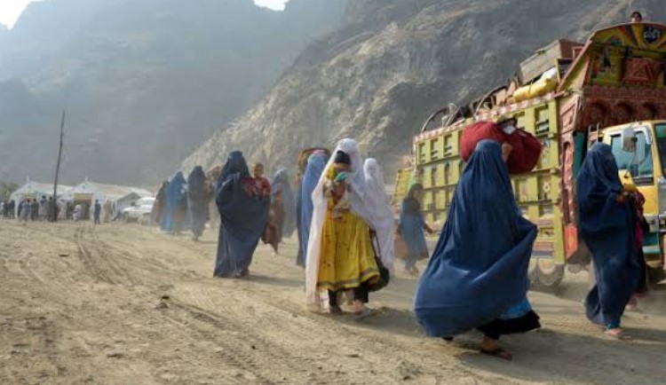 Taliban Wajibkan Wanita di Afghanistan Pakai Burqa