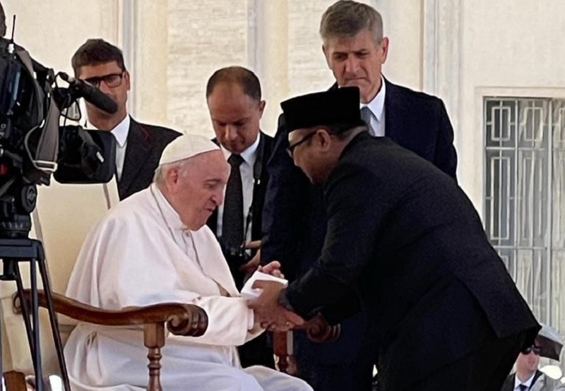 Bertemu Paus, Menag Yaqut: Saya Sampaikan Undangan pada Yang Mulia ke Indonesia